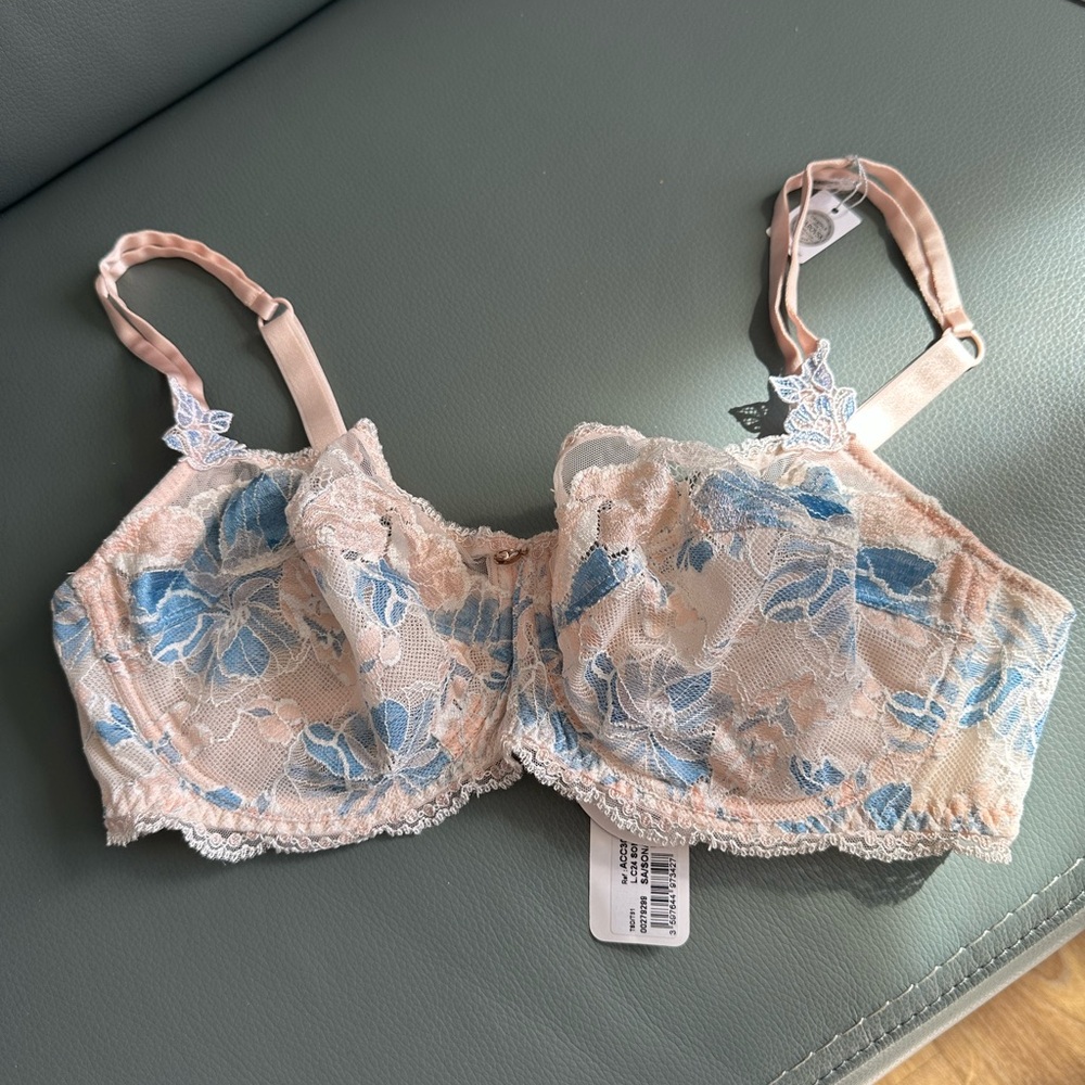 Lise Charmel Cream and Blue Lace Bra with Sculpted Cups and Adjustable Straps - Picture 4 of 4